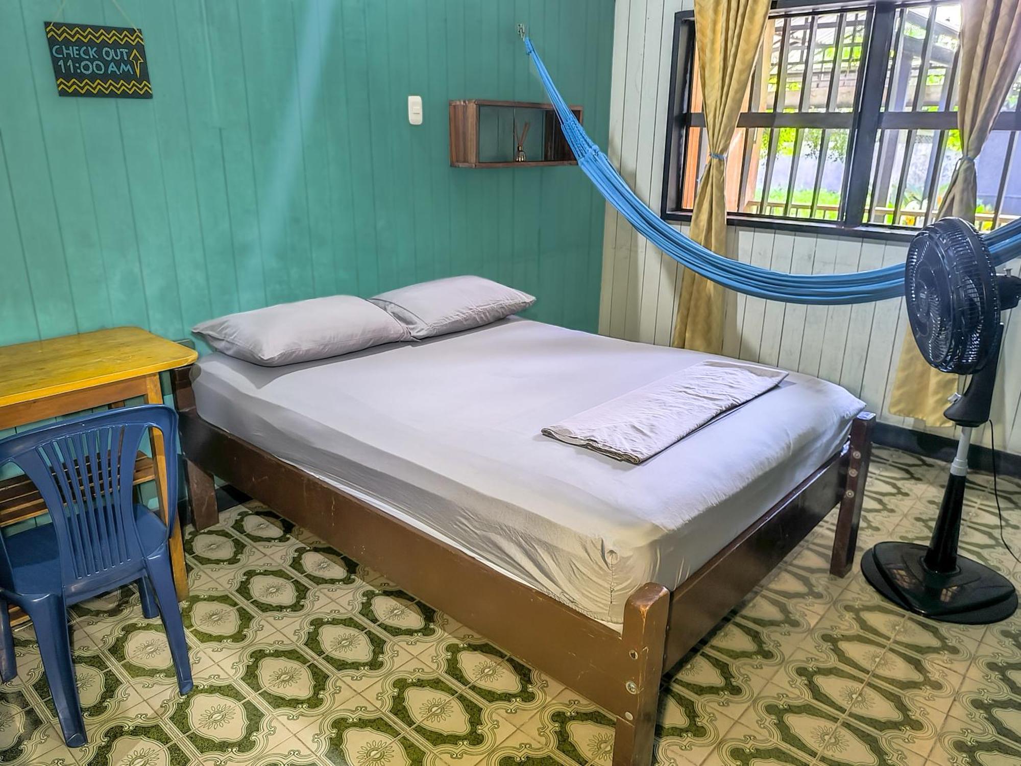 Hostel Casa De Las Palmas Tours Leticia Bagian luar foto