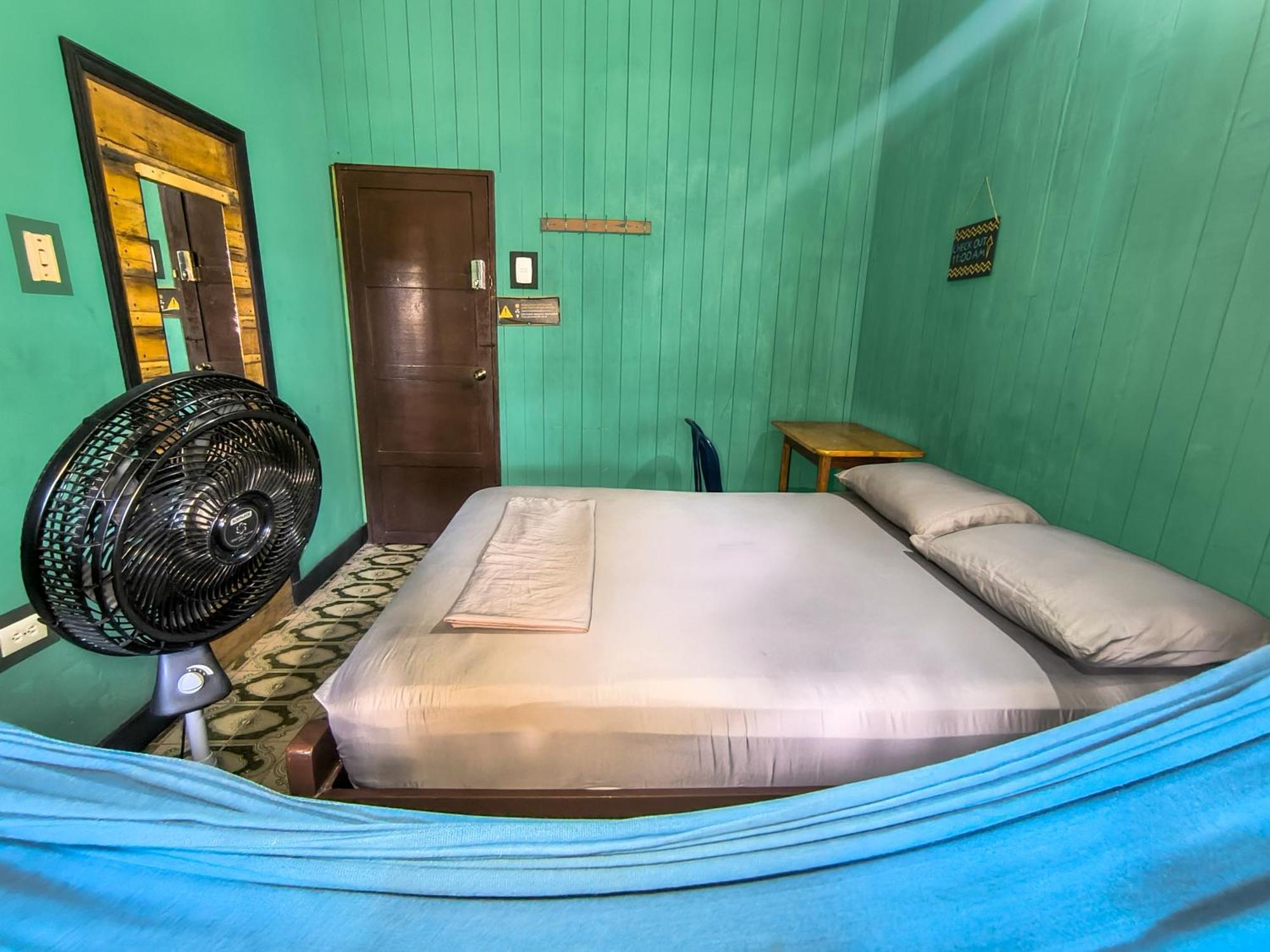 Hostel Casa De Las Palmas Tours Leticia Bagian luar foto