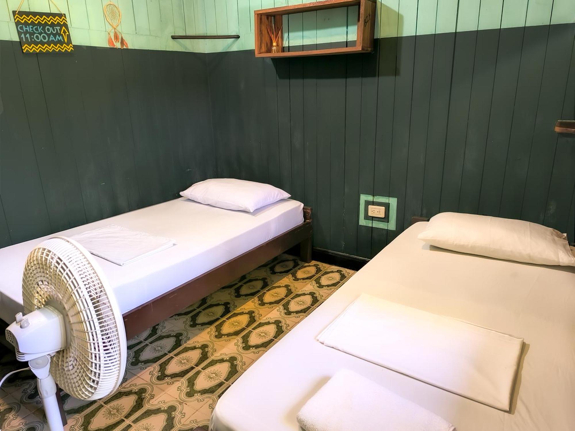 Hostel Casa De Las Palmas Tours Leticia Bagian luar foto