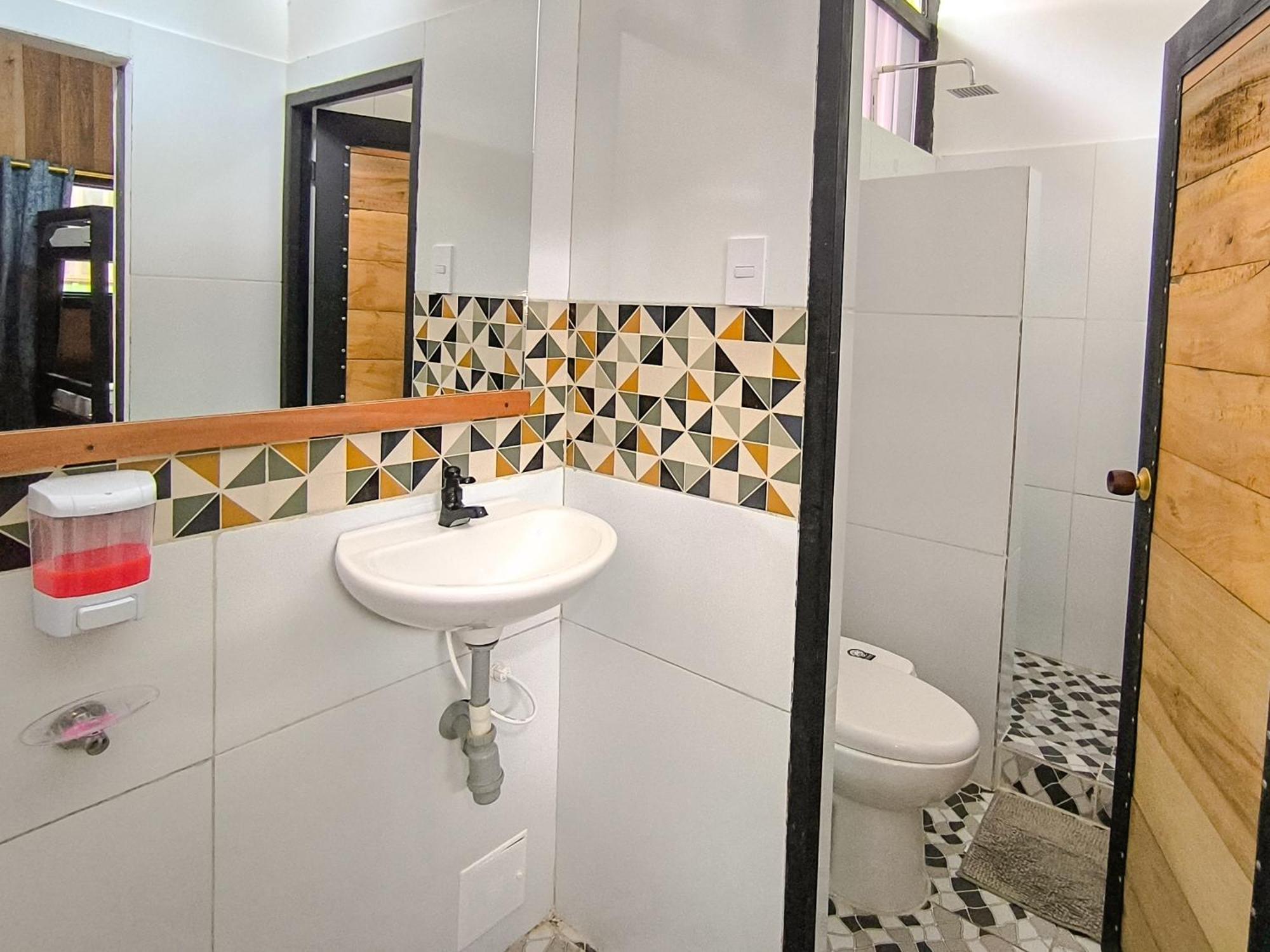Hostel Casa De Las Palmas Tours Leticia Bagian luar foto