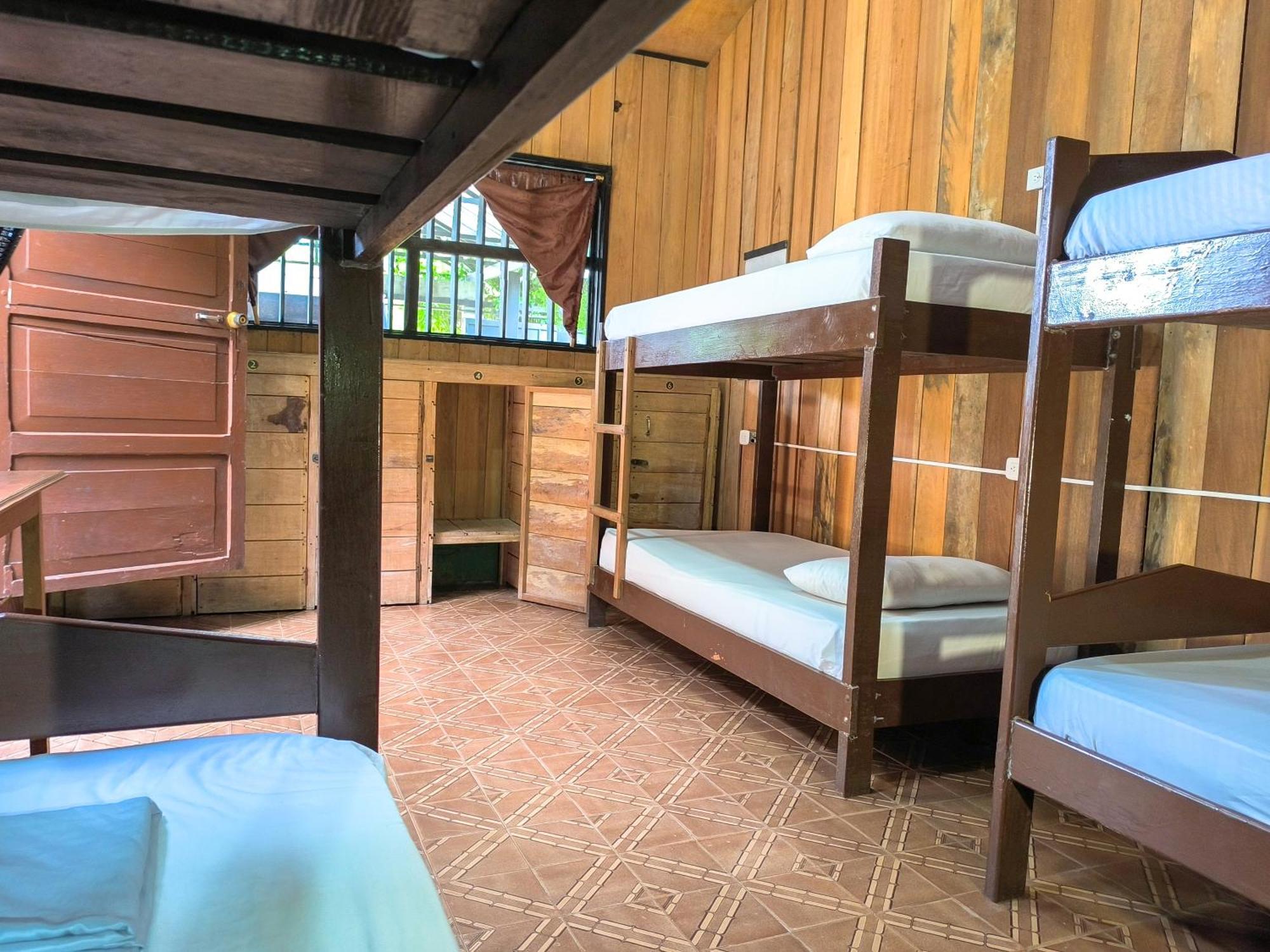 Hostel Casa De Las Palmas Tours Leticia Bagian luar foto