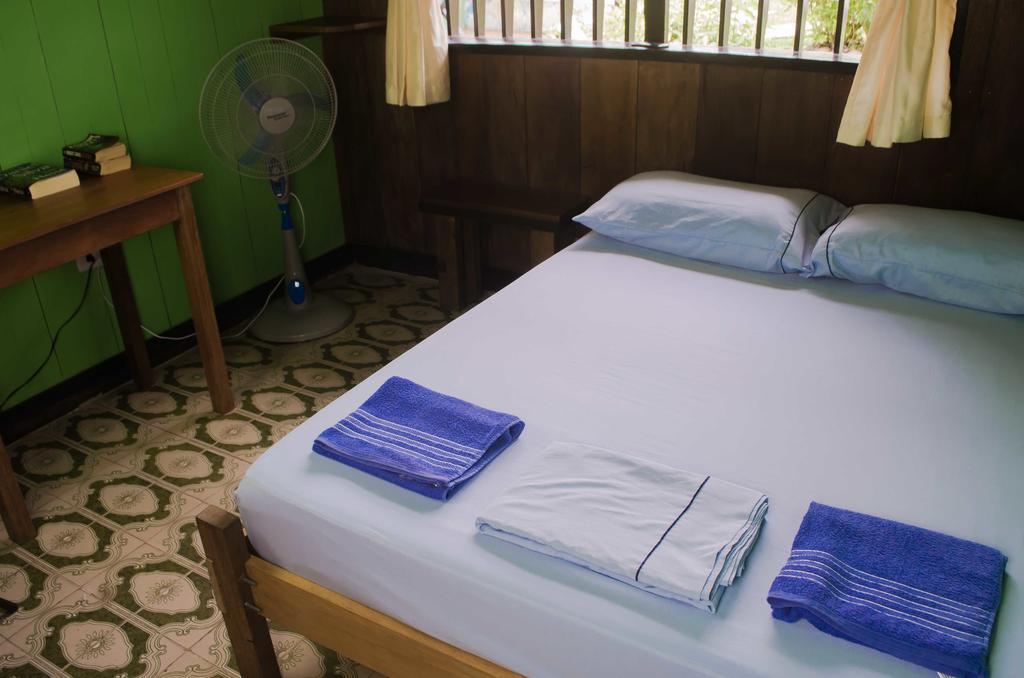 Hostel Casa De Las Palmas Tours Leticia Ruang foto